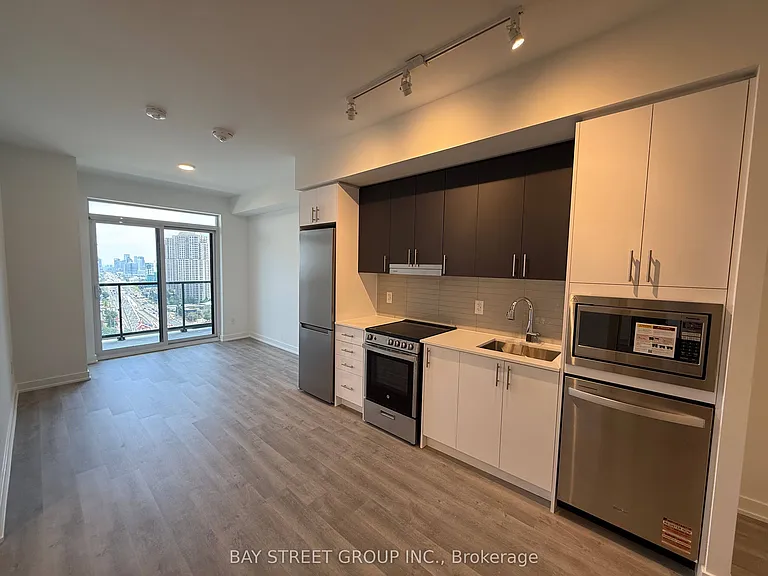 5105 Hurontario St #1703 — Photo 2