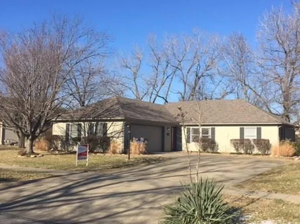 3316 Sherwood Dr, Lawrence, KS 66049