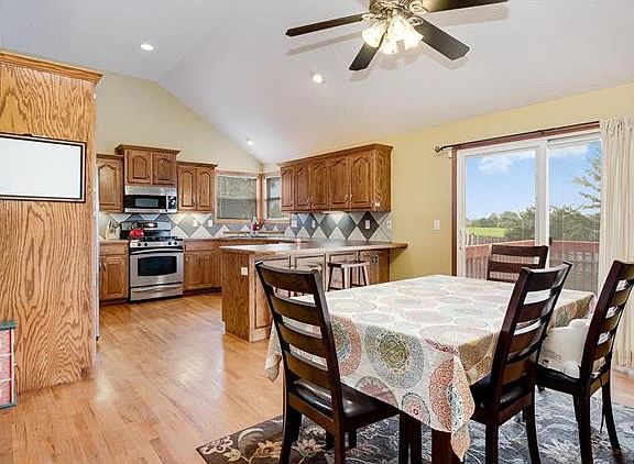 4th image of 1803 NW Hedgewood Dr