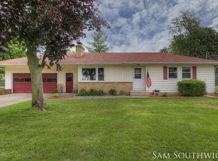 6566 Cherrywood Ave, Jenison, MI 49428