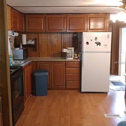 3rd image of 27620 Nancy Ave