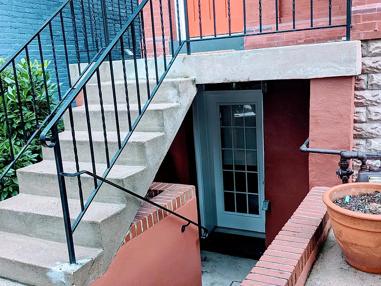 111 Seaton Pl NW #B — Photo 3