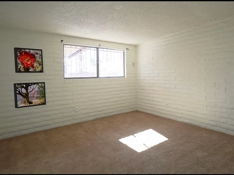 3410 S Mann Ave — Photo 8