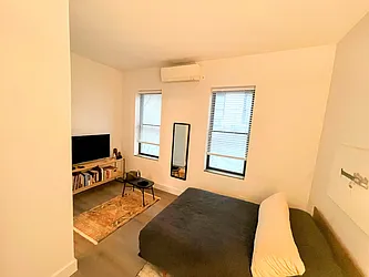 Rented by R New York