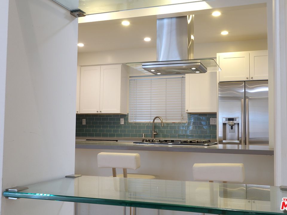 1st image of 1534 N Formosa Ave APT 3