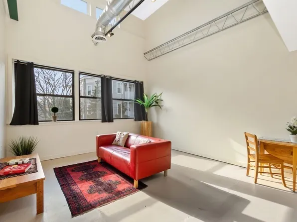 93 Harvey St Unit 5, Cambridge, MA 02140