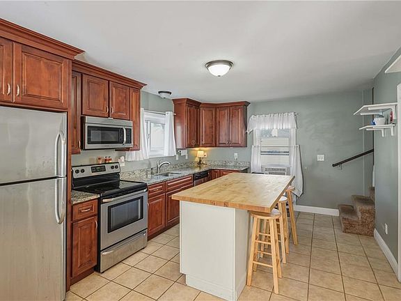 4th image of 28 Gardner St