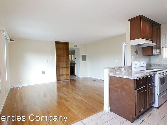 5th image of 2238 Famosa Blvd Unit 8
