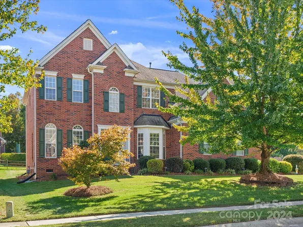 11118 Fountaingrove Dr, Charlotte, NC 28262