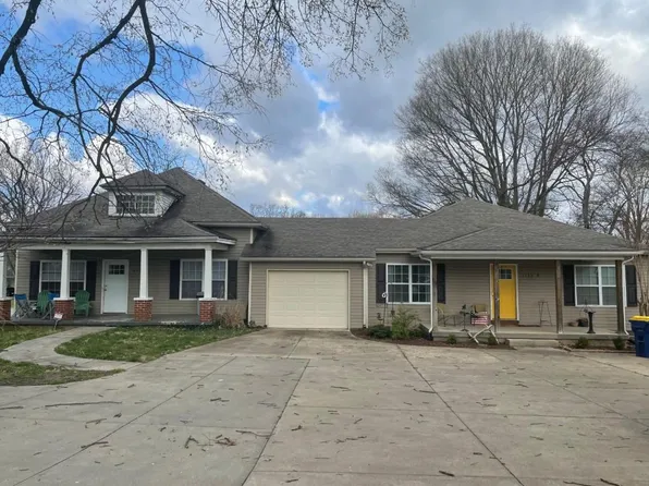 1715 Smallhouse Rd, Bowling Green, KY 42104