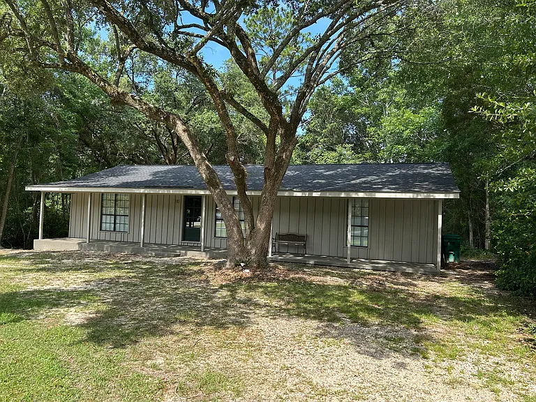 913 Hide A Way Ln — Photo 2