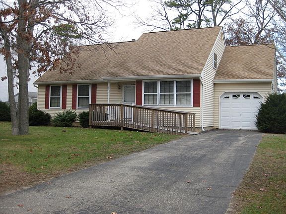 3rd image of 114 Maine St