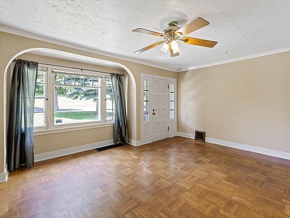3rd image of 3419 N Park Blvd