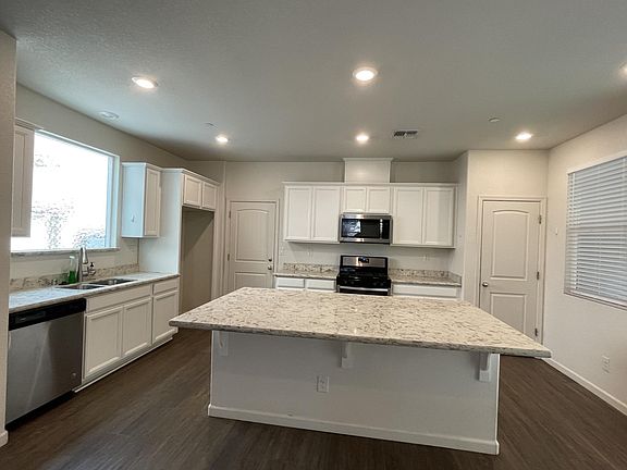 3rd image of 3034 Club Center Dr