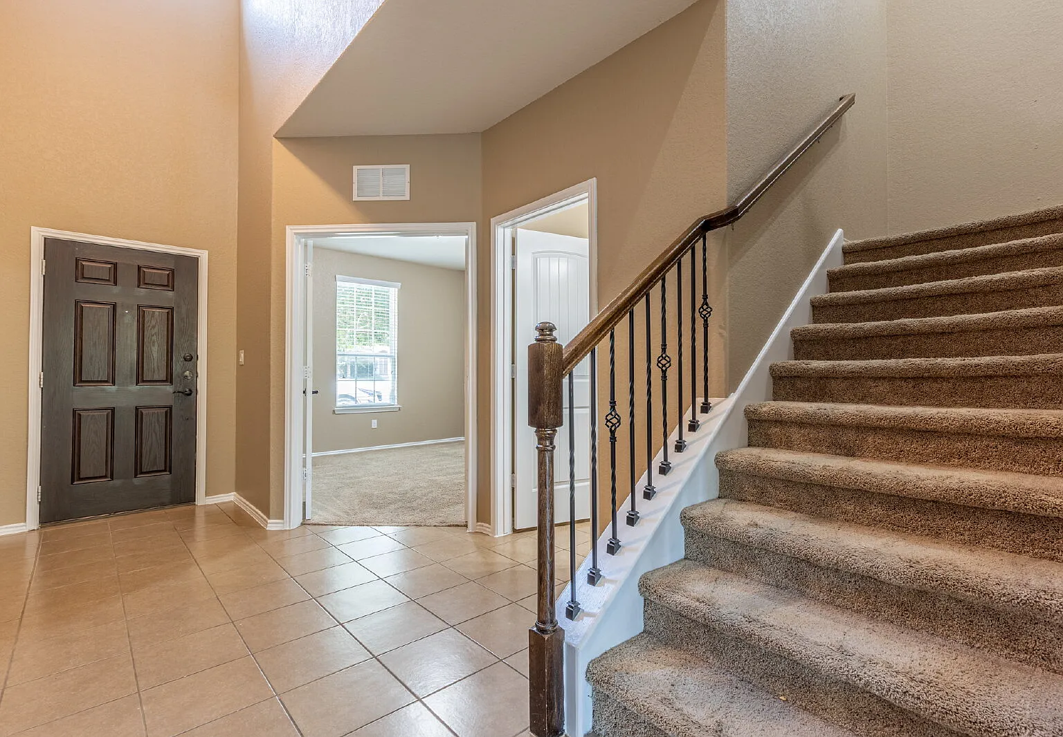 4 bed, 2.5 bath, 2854 sqft, $2,150 — Photo 3