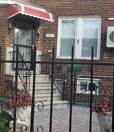 2nd image of 2057 Turnbull Ave