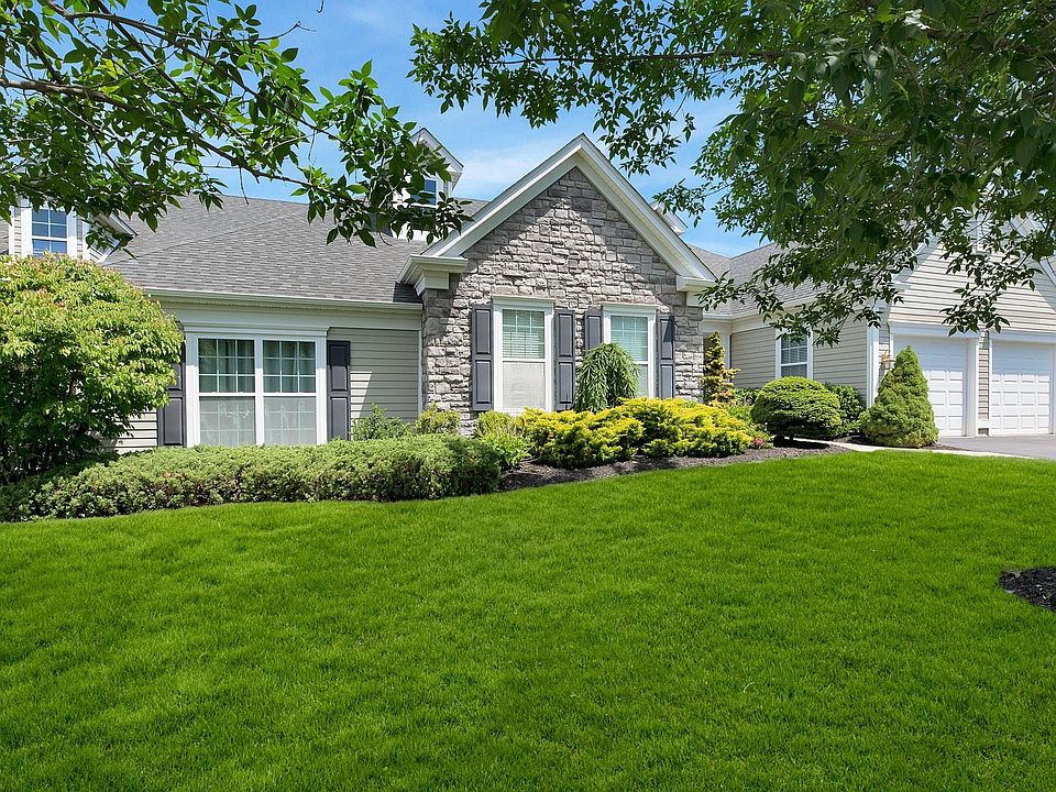 1st image of 76 Samantha Cir