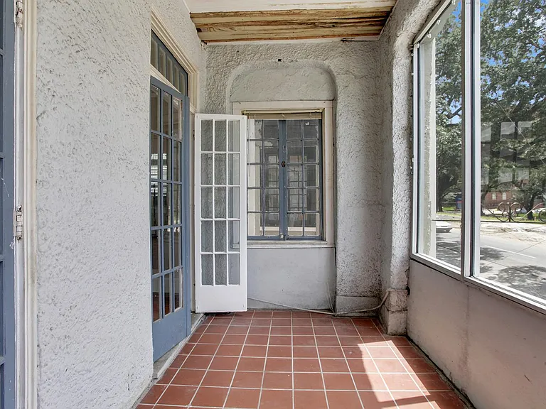 2833 Napoleon Ave #BE — Photo 2