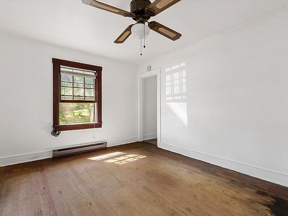 3rd image of 211 Walton Rd
