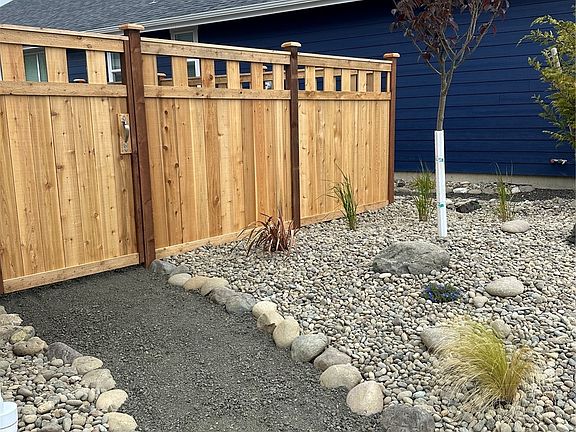 3rd image of 429 Lupine Lane SW