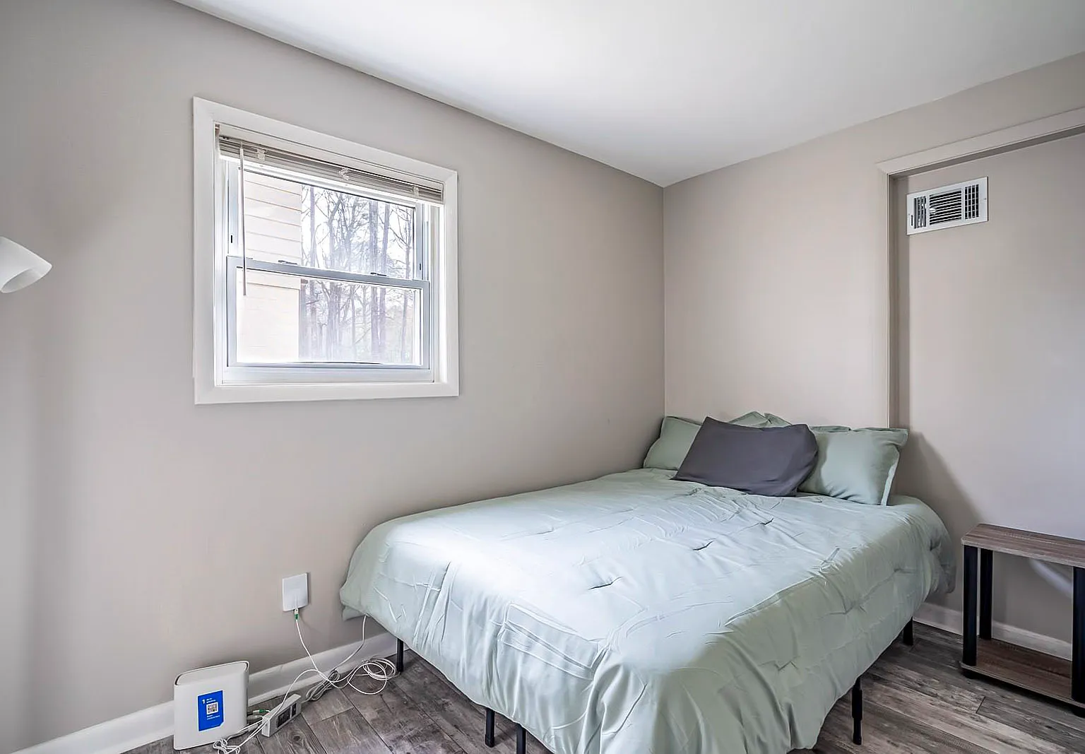 4 bed, 3.0 bath, 1860 sqft, $650 — Photo 2