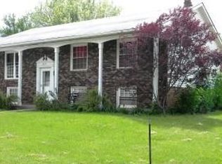 3202 Spinning Wheel Ct, Muscatine, IA 52761