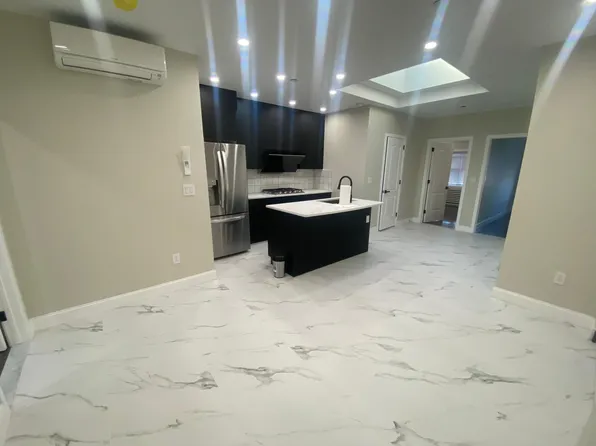 141-14 Booth Memorial Ave #2F, Flushing, NY 11355