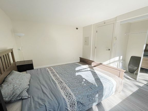 Bedroom: Queen-size bed with mattress. Hardwood flooring throughout