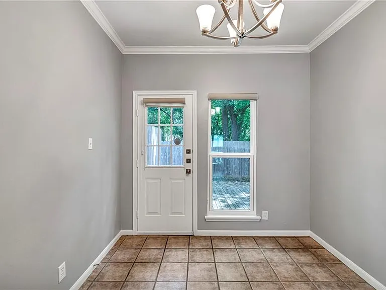 1307 Kinney Ave #110 — Photo 12