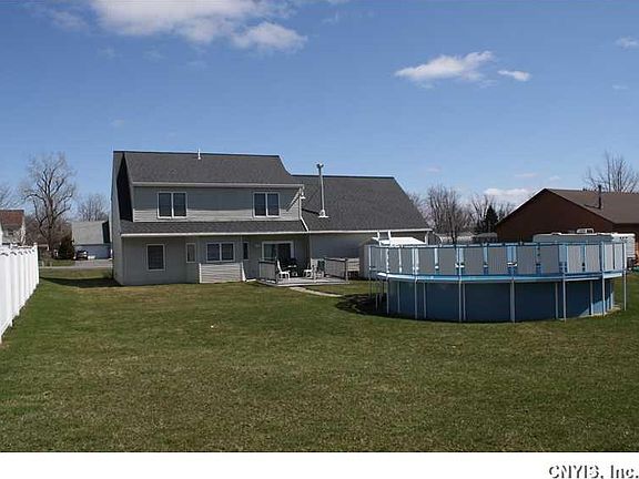 3rd image of 122 Patrician Ln