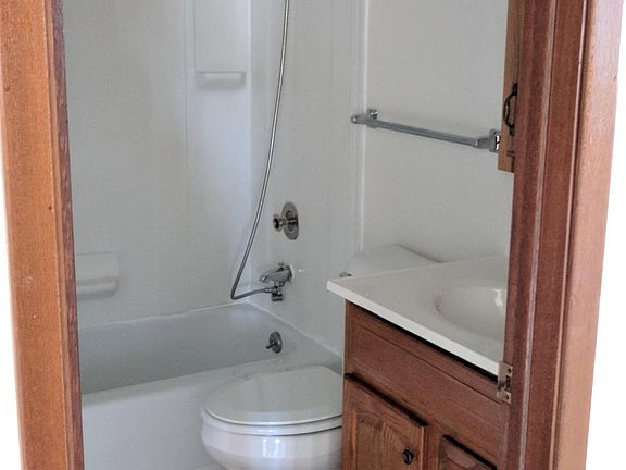 5th image of 3620 Farnham Dr Unit 4
