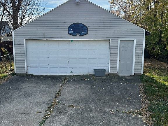 2nd image of 1123 W 20th St