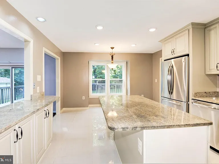 10322 Dunn Meadow Rd — Photo 6