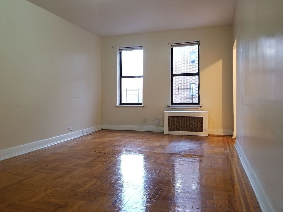 2nd image of 314 E 206th St #3C