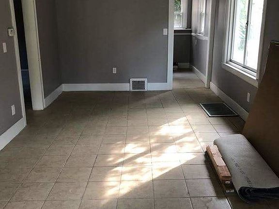 5th image of 40 E Alexis St
