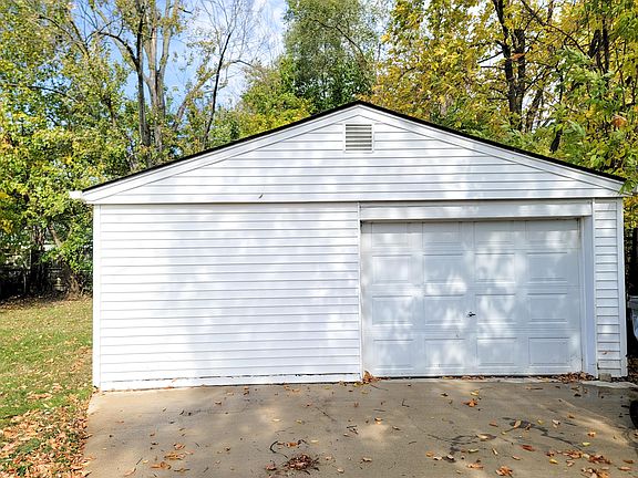 4th image of 28510 Parkwood St