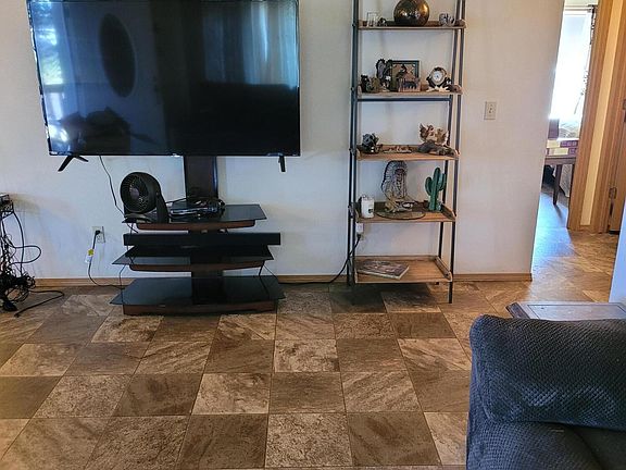 3rd image of 41874 Lois Ave