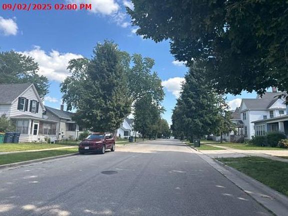 Exterior Neighborhood (street photo)