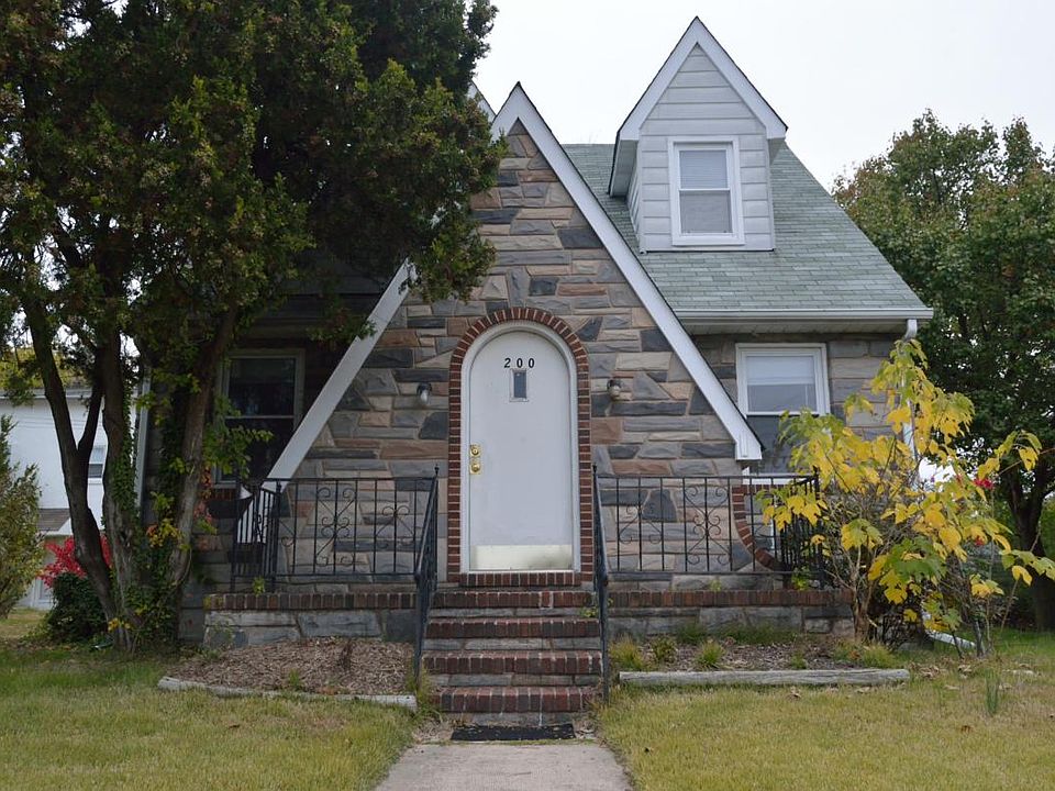 1st image of 200 Benton Ave APT 3