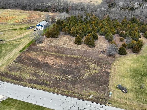 5th image of 30402 Woodland Dr