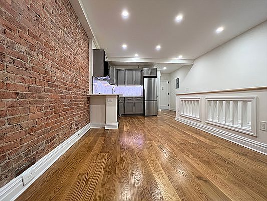 1st image of 250 W 105th St #1M