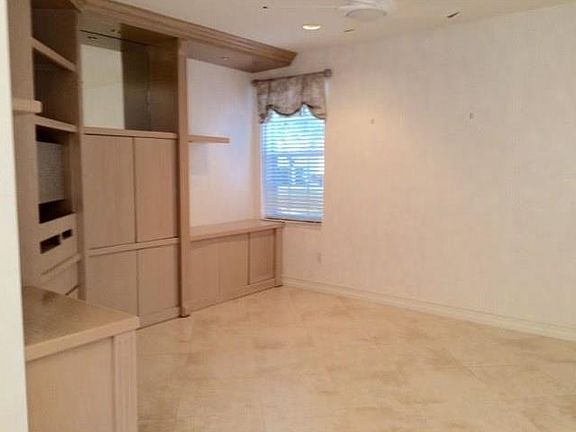 4th image of 4590 NW 93rd Doral Ct