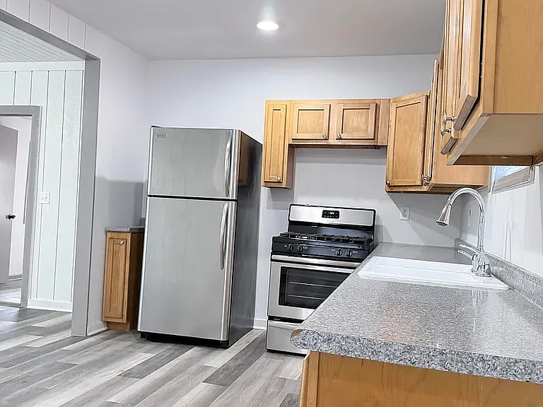560 S Campbell St — Photo 10