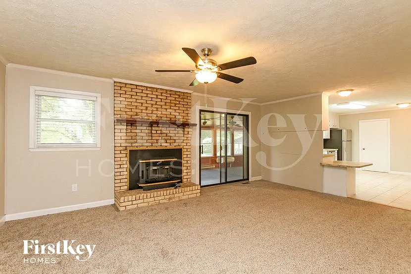 3 bed, 2.0 bath, 2253 sqft, $2,315 — Photo 2