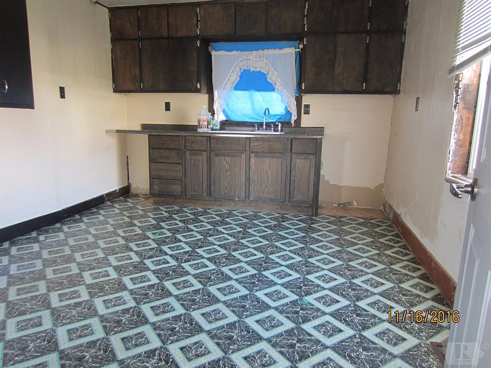 2nd image of 723 Benton Ave W