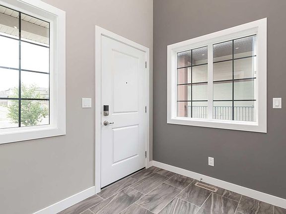 3rd image of 205 Lasalle Ter W