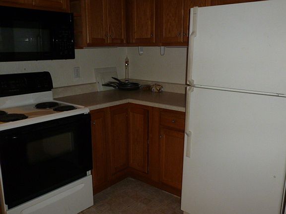 3rd image of 418 W 2nd St