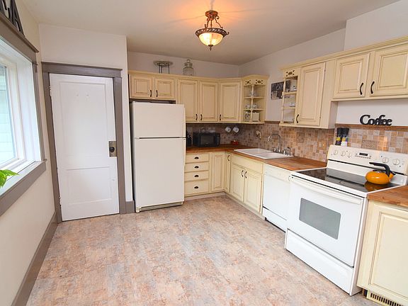 Nice and bright kitchen with newer cabinets and counter tops