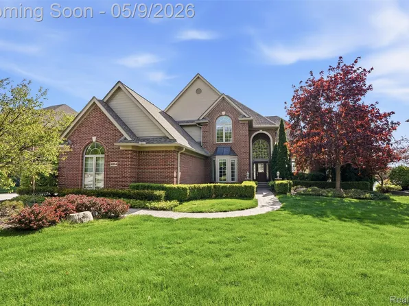 18254 Parkshore Dr, Northville, MI 48168