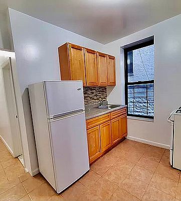 5th image of 175 E 101st St APT 21